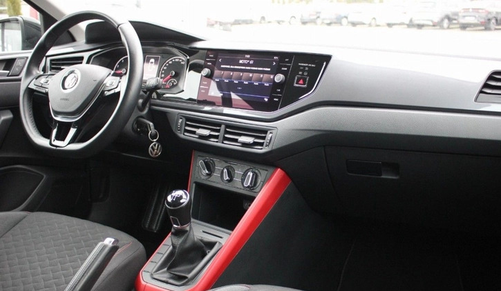 Volkswagen Polo cena 42900 przebieg: 49303, rok produkcji 2019 z Gniezno małe 254